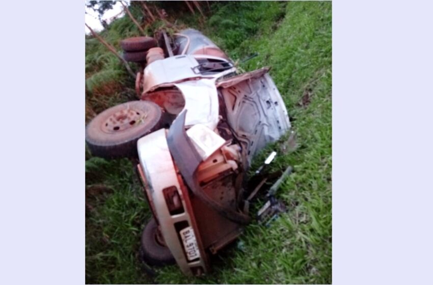  Homem morre após tombar a camionete com tanque de leite em Palmital