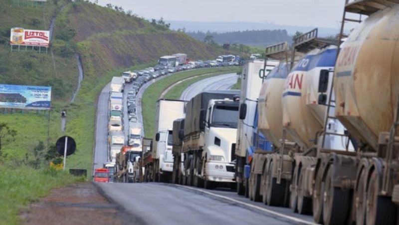  Caminhoneiros prometem greve maior que a de 2018 por alta no preço do diesel