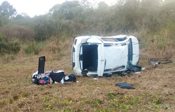  Duas pessoas morreram em um capotamento na PRC-466 próximo ao Trevo de Boa Ventura de São Roque